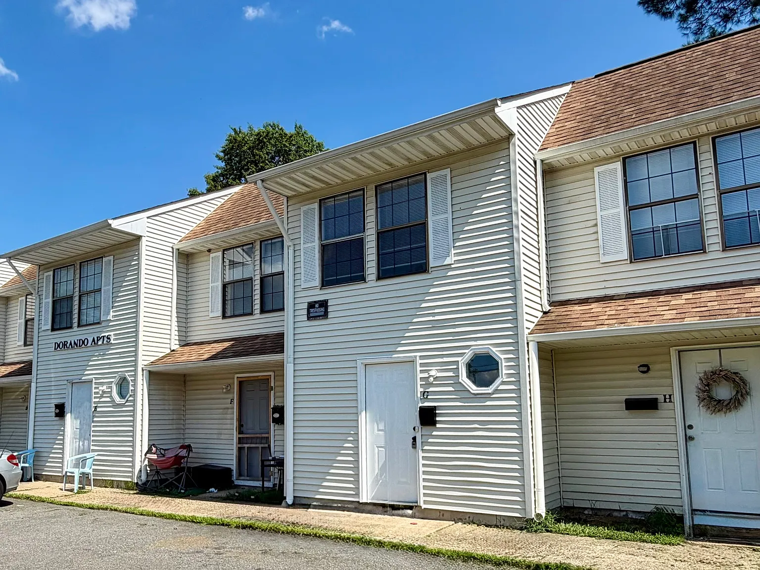 2 bed, 1.5 bath, 715 sqft, $1,300 — Photo 1