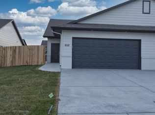652 E Martens Dr, Goddard, KS 67052