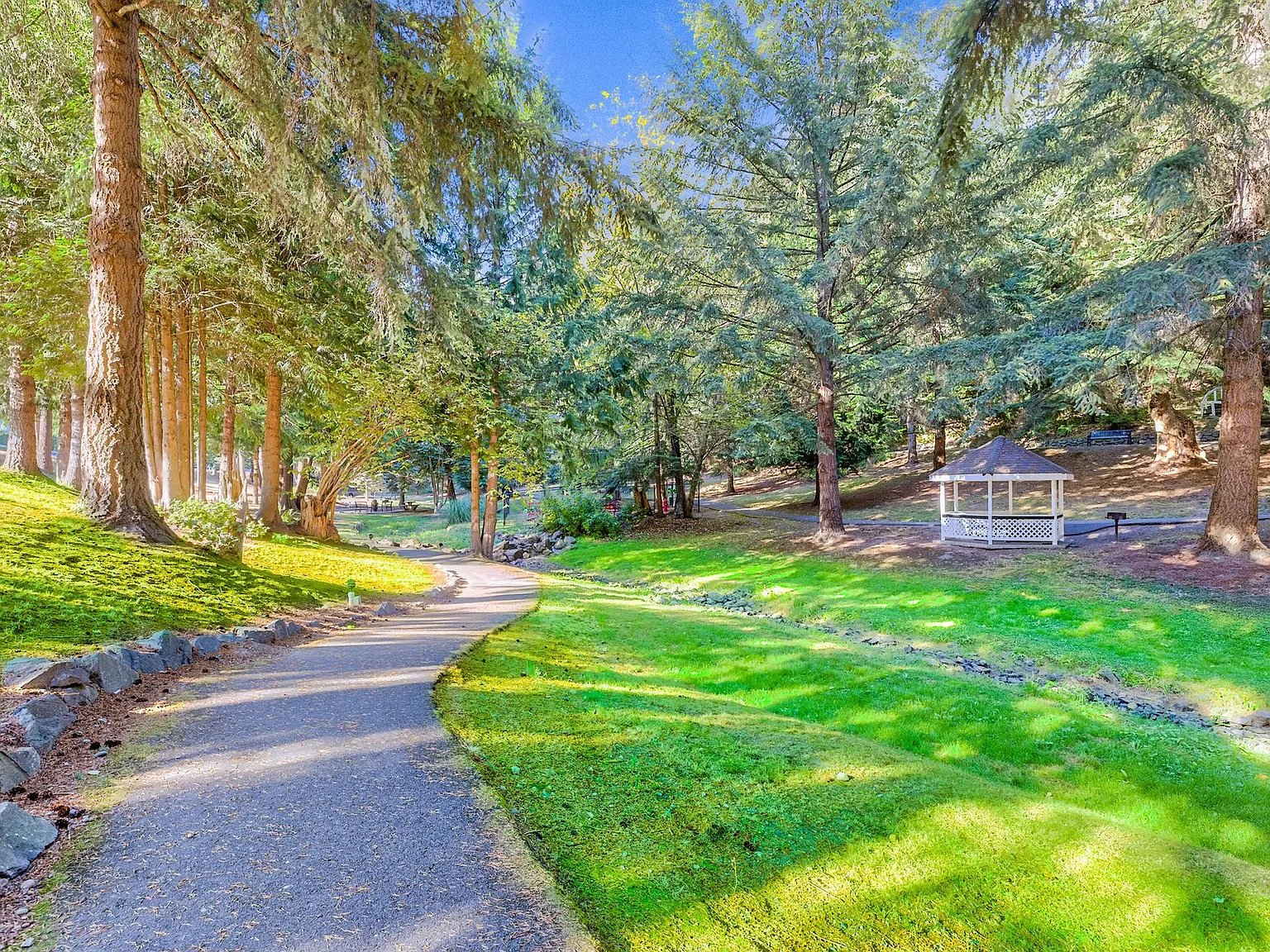 Evergreen Apartments — Photo 3
