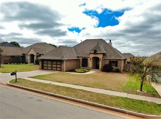 2520 SE 11th St, Moore, OK 73160