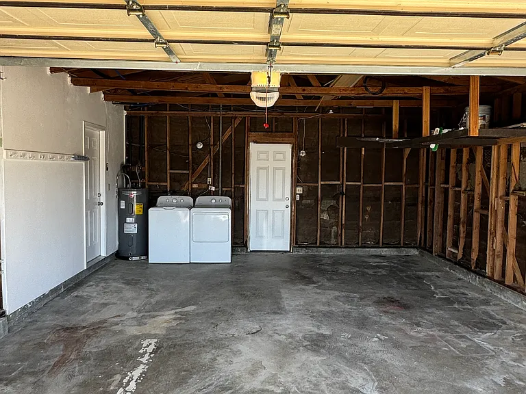 21325 Bancroft Ct — Photo 10