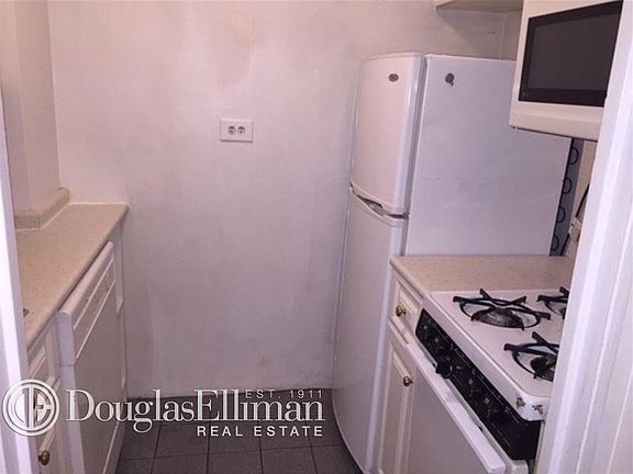 3rd image of 1463 2nd Ave #4E
