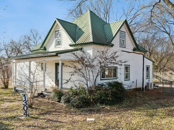 1304 S Husband St, Stillwater, OK 74074