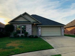 2 Jasmine Ct, Angleton, TX 77515