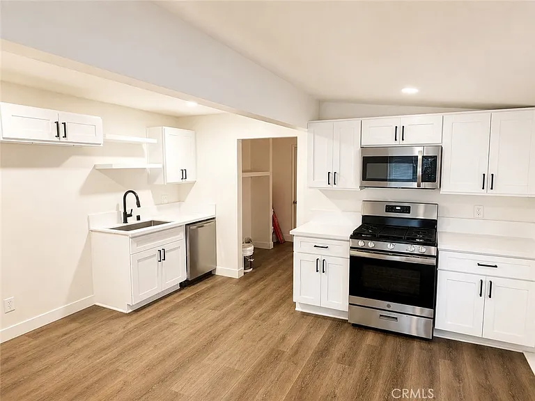 11151 Duncan Ave — Photo 8