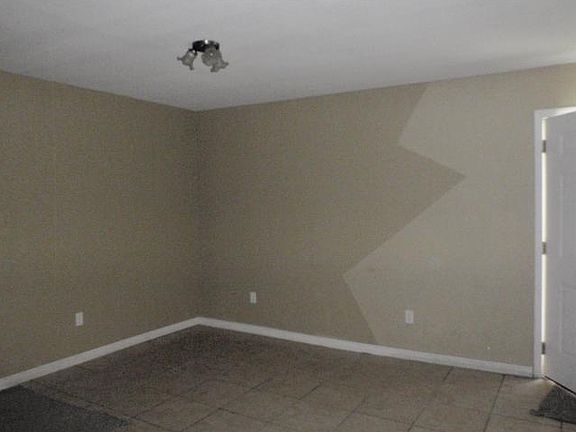 3rd image of 574 Holmes Blvd