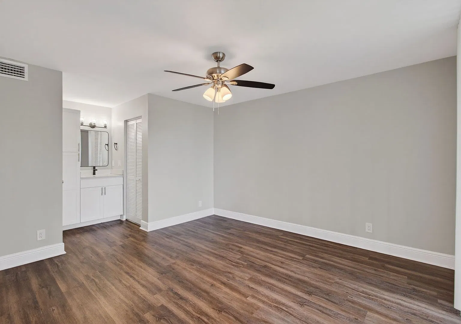 714 Executive Center Dr — Photo 4