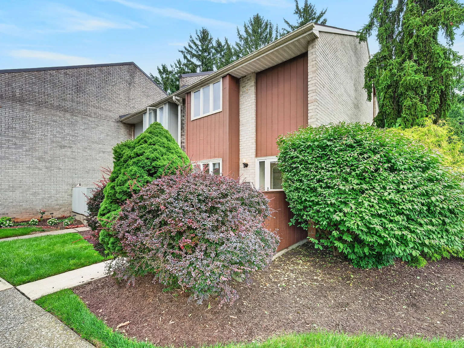 2 bed, 1586 sqft, $2,350 — Photo 3