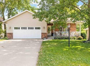 2737 Muddy Creek Ln, Coralville, IA 52241