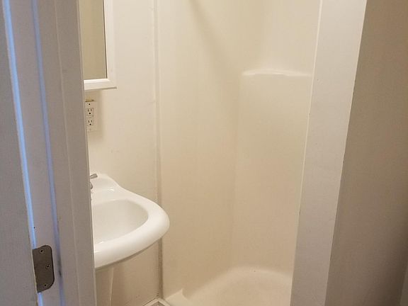 3rd image of 932 Reservoir Ave #B