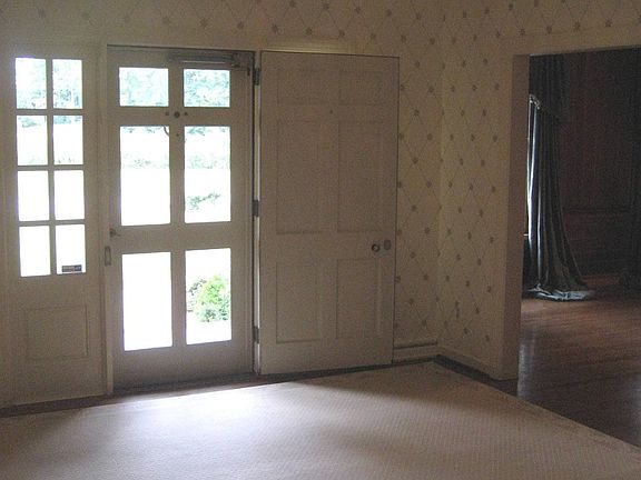 Welcome your guest to YOUR Southern Estate