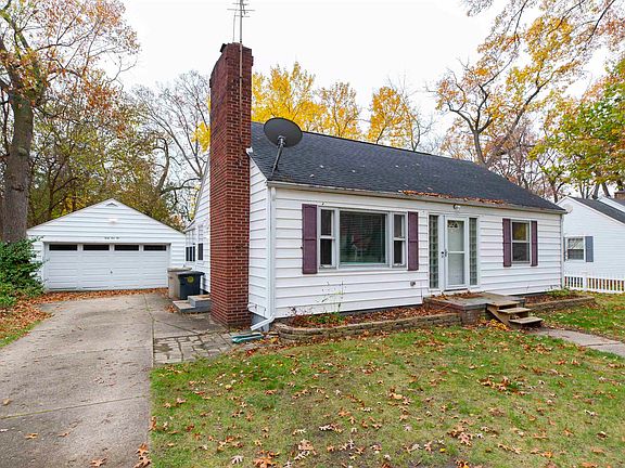3rd image of 3410 Oakcrest Dr
