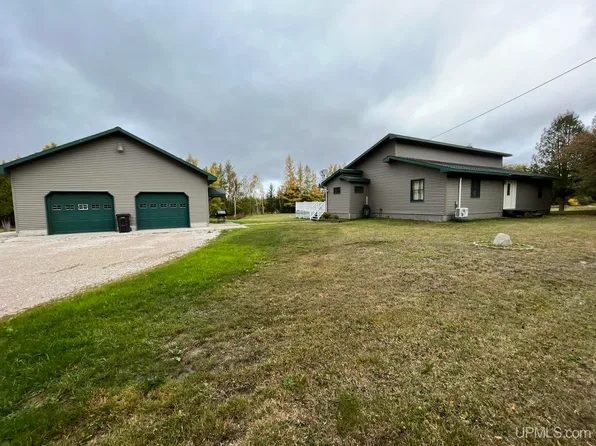 5560 River Rd, Manistique, MI 49854