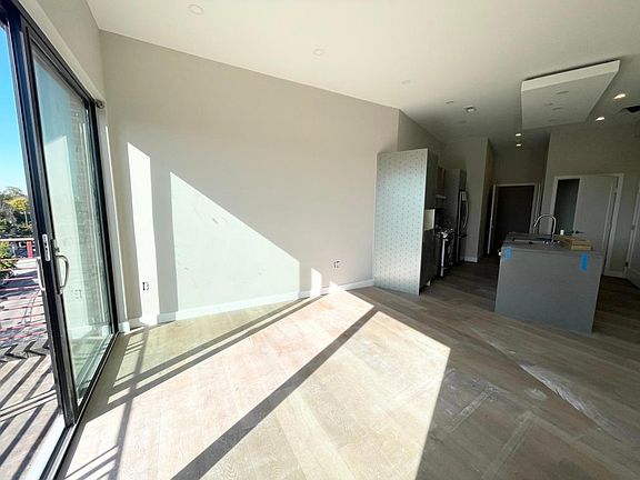 5th image of 517 Poplar St #110H