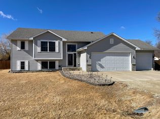 239 Pleasant St, Dexter, MN 55926