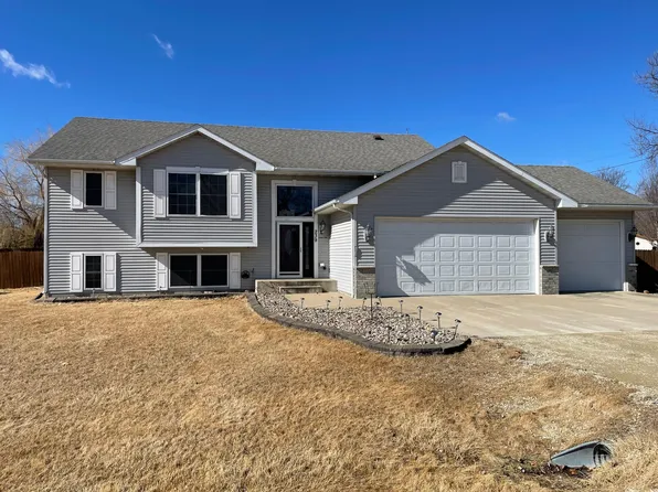 239 Pleasant St, Dexter, MN 55926