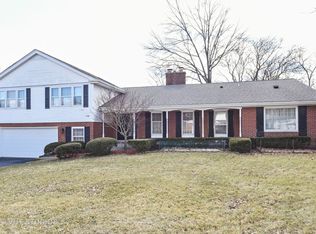 118 Surrey Ln, Burr Ridge, IL 60527