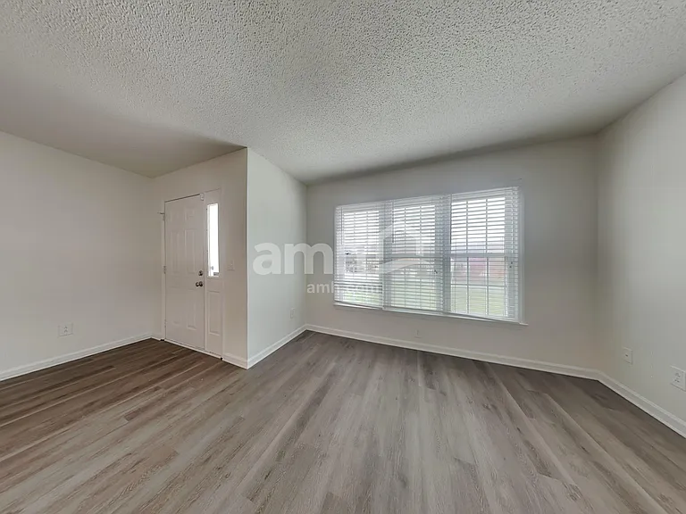 2335 Fosterdale West Ln — Photo 5