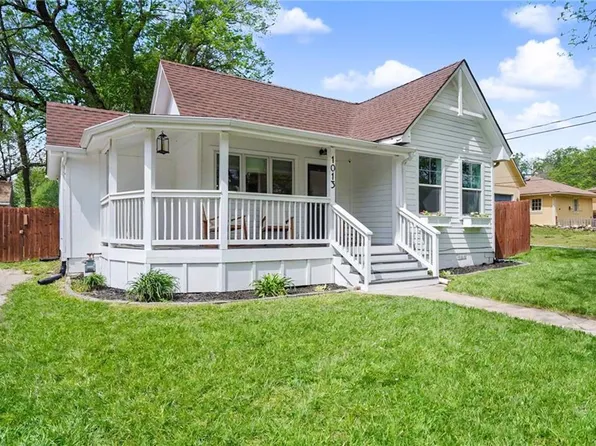 1013 7th St, Baldwin City, KS 66006