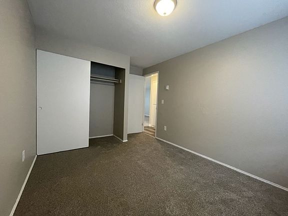 3rd image of 614 S Steele St APT 4