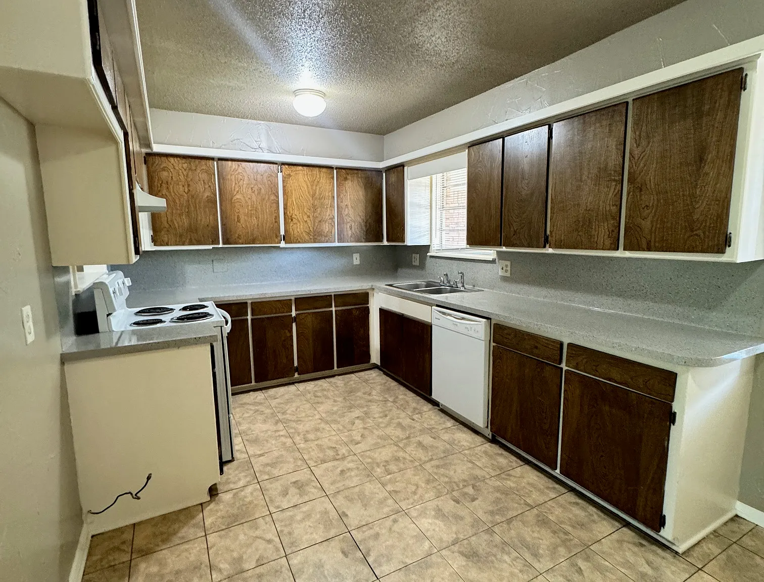 3 bed, 1300 sqft, $1,225 — Photo 4