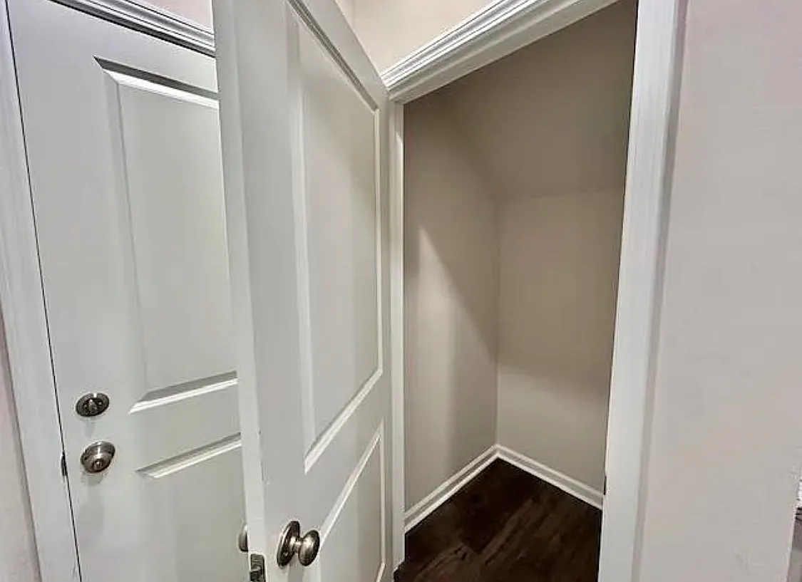 3 bed, 2.5 bath, 1800 sqft, $1,999 — Photo 4