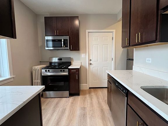 5th image of 2854-58 W Barry Ave #3105-3
