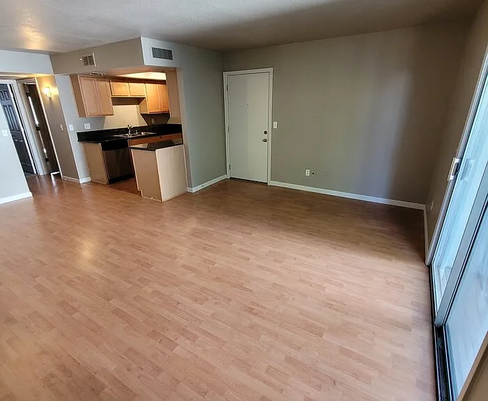 740 W Elm St #251 — Photo 12