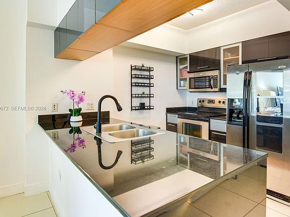 3rd image of 1750 N Bayshore Dr APT 1909