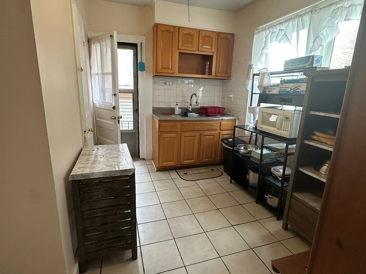 3 bed, 1300 sqft, $3,250 — Photo 4