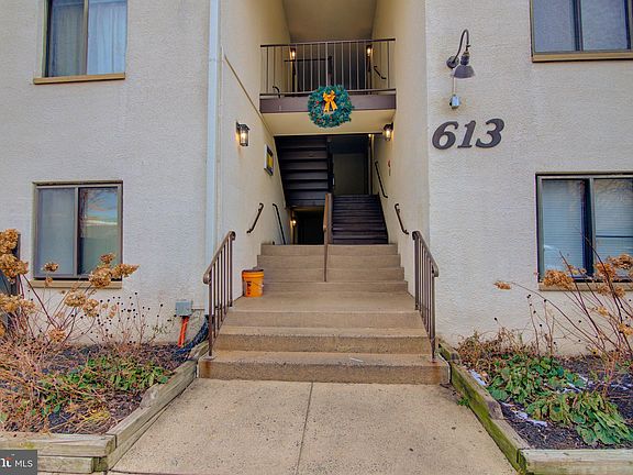 2nd image of 613 Center St APT T2