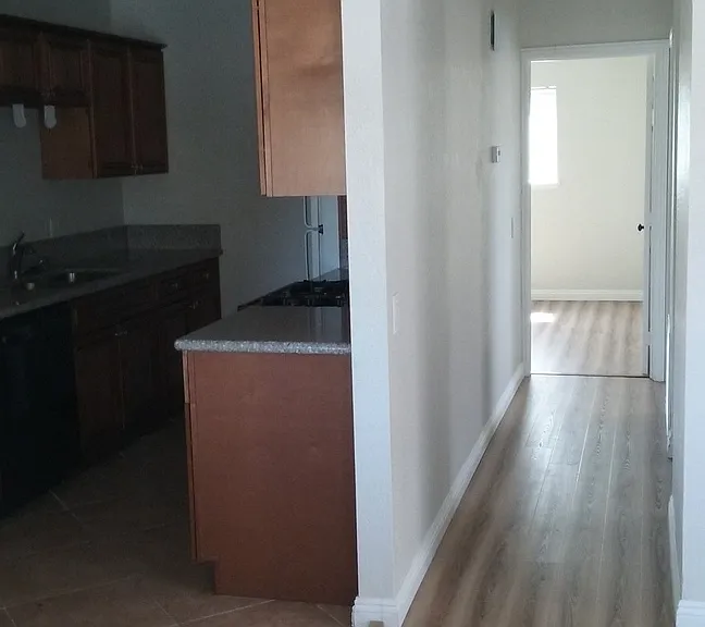 628 E Virginia Way — Photo 2