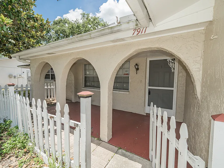 7911 Foxwood Dr — Photo 4