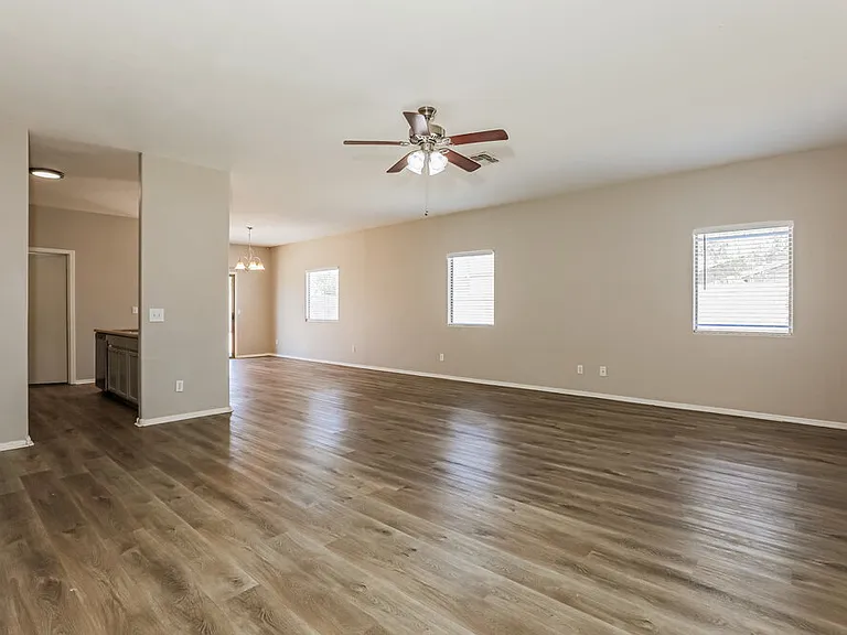 1733 E Silversmith Trl — Photo 4
