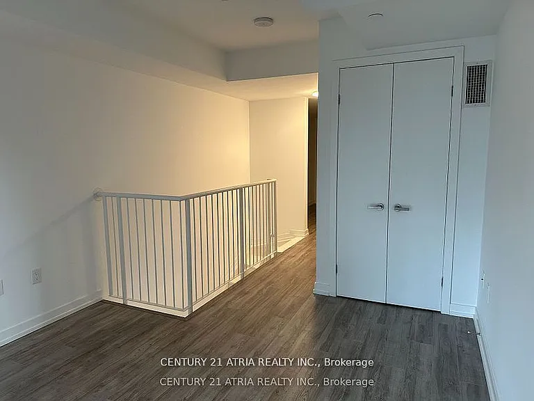 77 Shuter St #725 — Photo 25