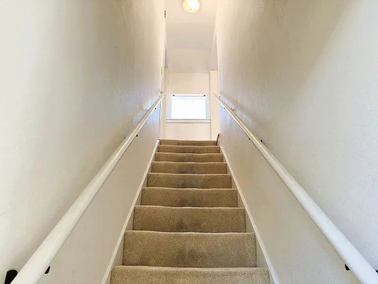 402 Ormsby Ln — Photo 14