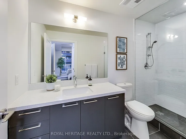 30 Roehampton Ave #403 — Photo 19