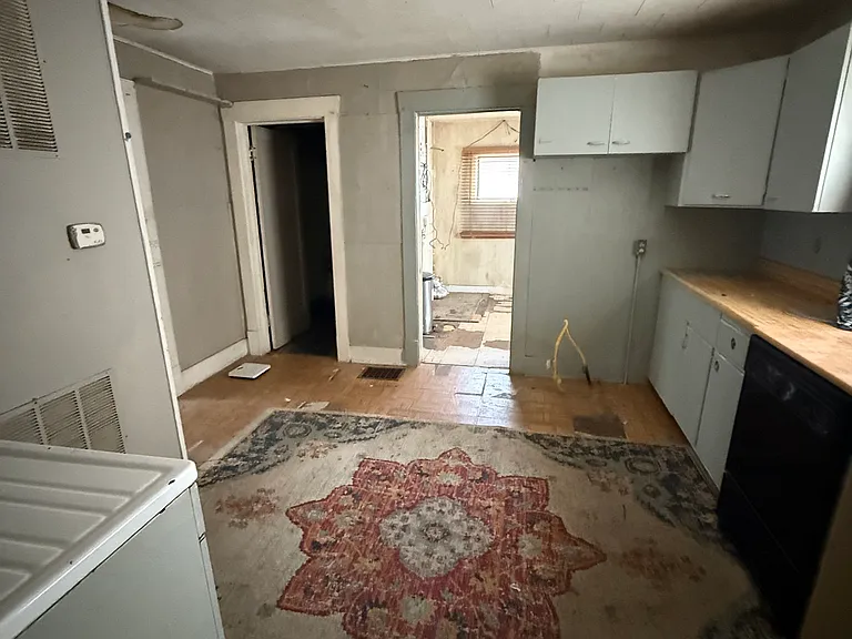 1028 E Garfield Ave — Photo 8