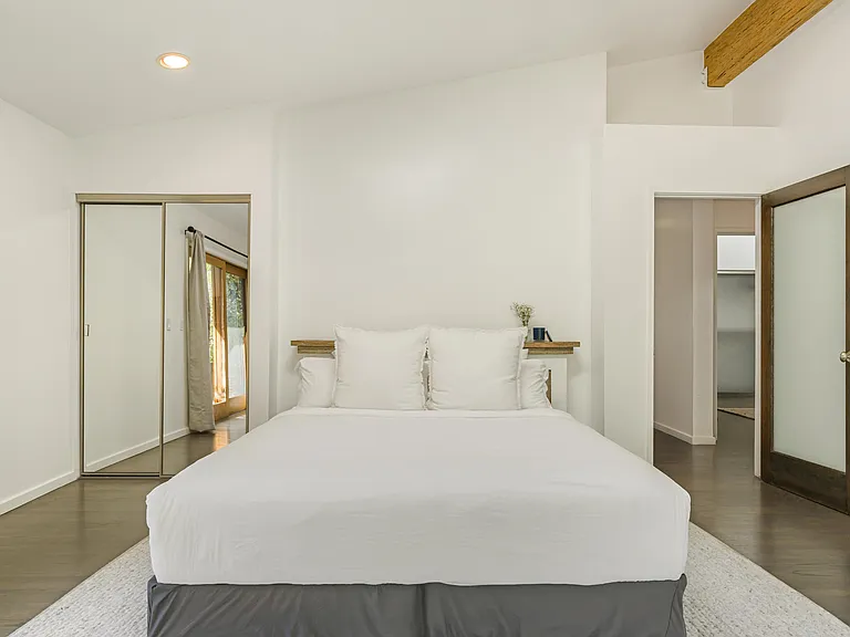 11345 Pacific View Dr — Photo 24