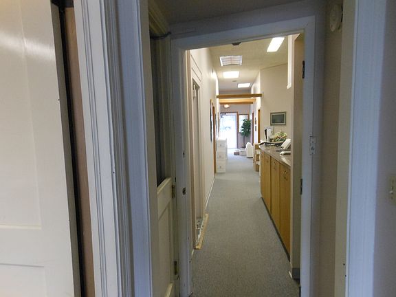 3rd image of 1039 Mills St
