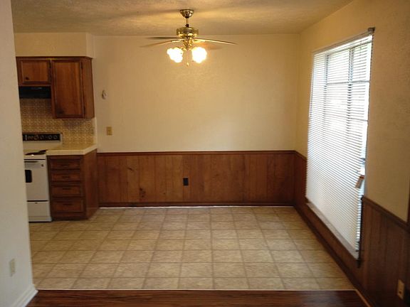 5th image of 920 N Austin St APT 1