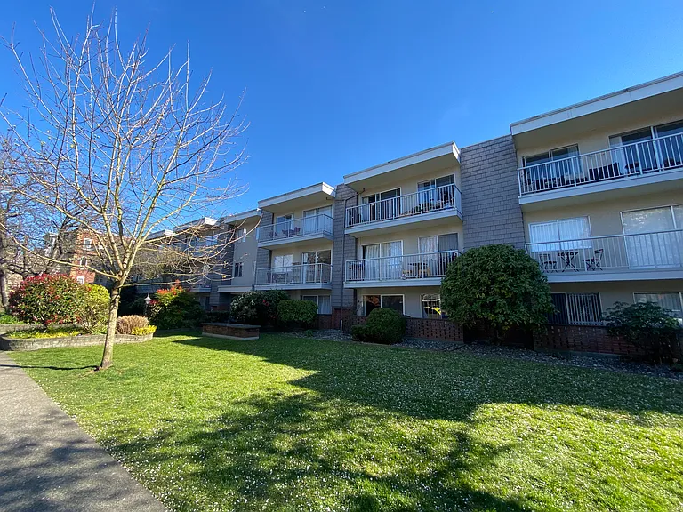 2040 York Ave #105 — Photo 10