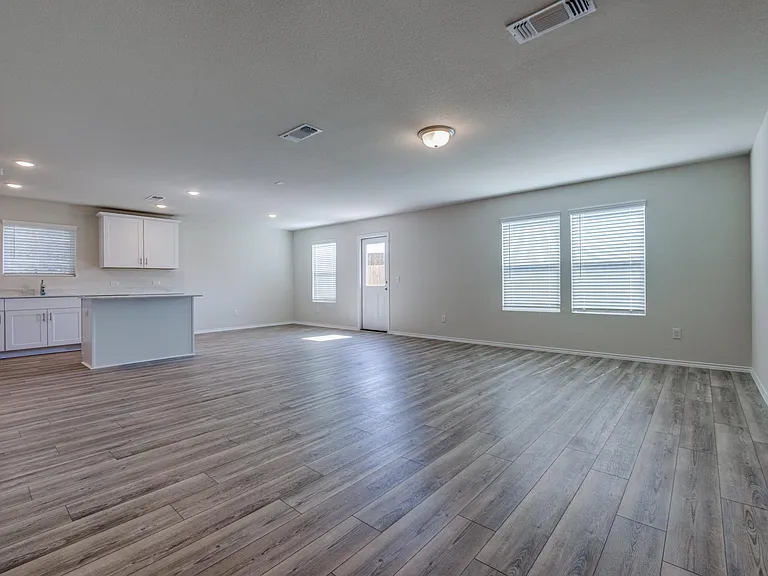 877 Table Rock St — Photo 10