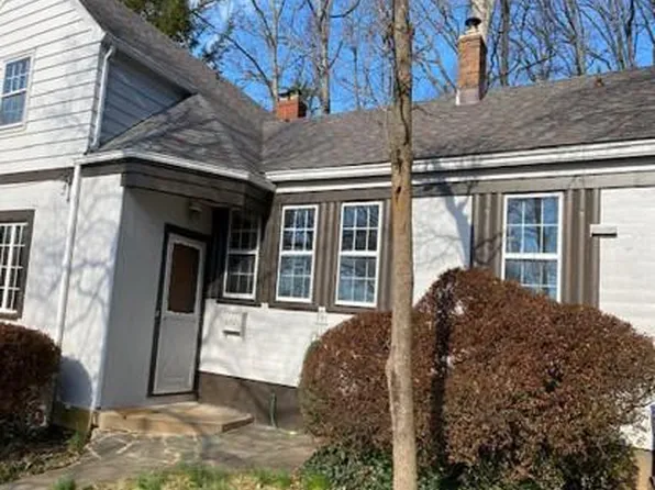 6821 Barr Rd, Bethesda, MD 20816