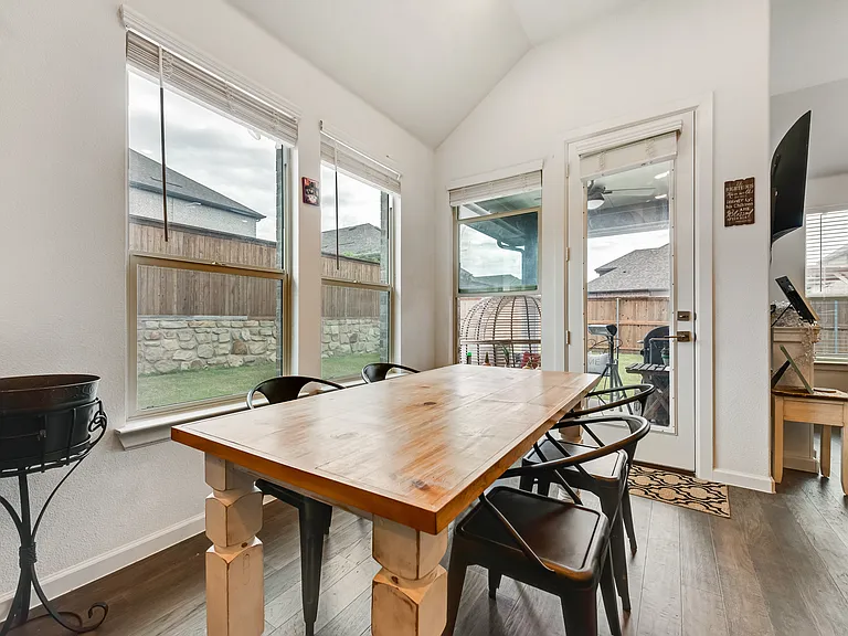 408 Remington Rd — Photo 6