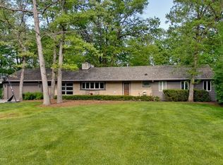 940 Oak Spring Ln, Libertyville, IL 60048