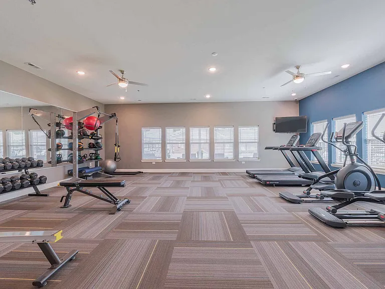 Crossing at Grove City — Photo 14