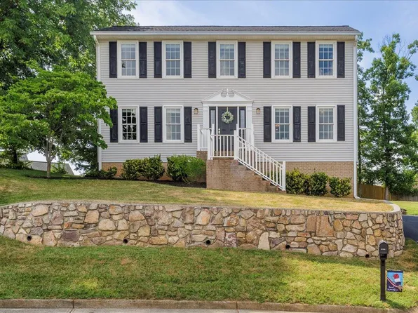 497 N Woods Ct, Salem, VA 24153