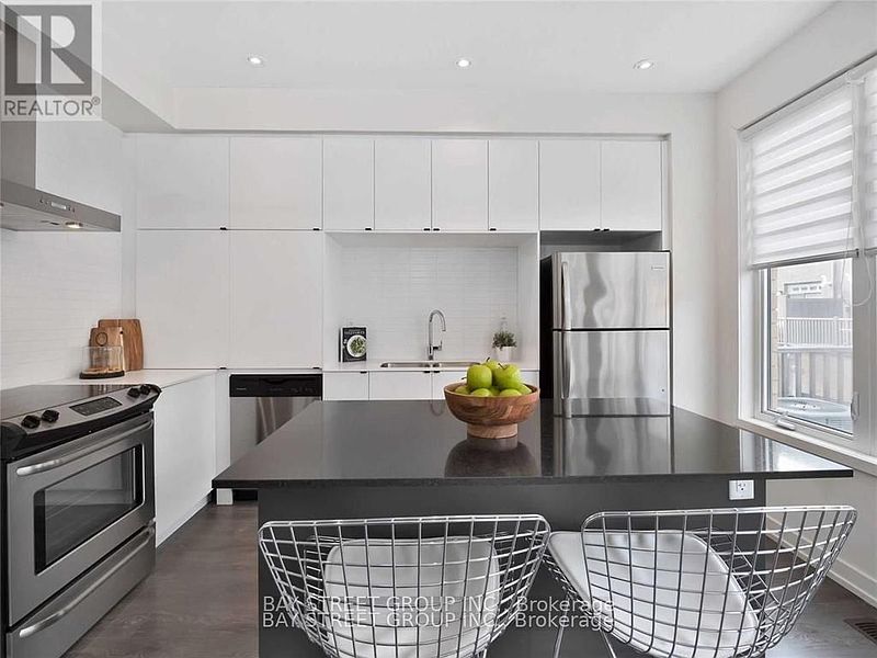 Oakville Townhouse for rent - 4 Bedrooms — photo 9