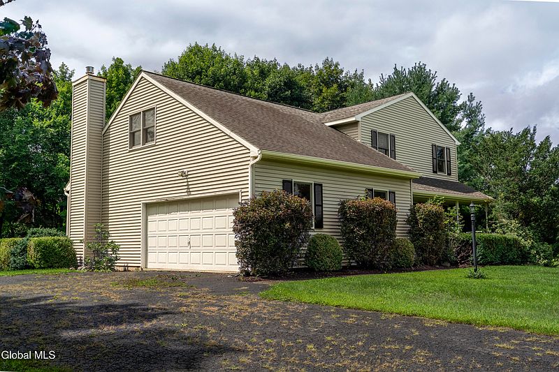 3rd image of 33 Armstrong Circle